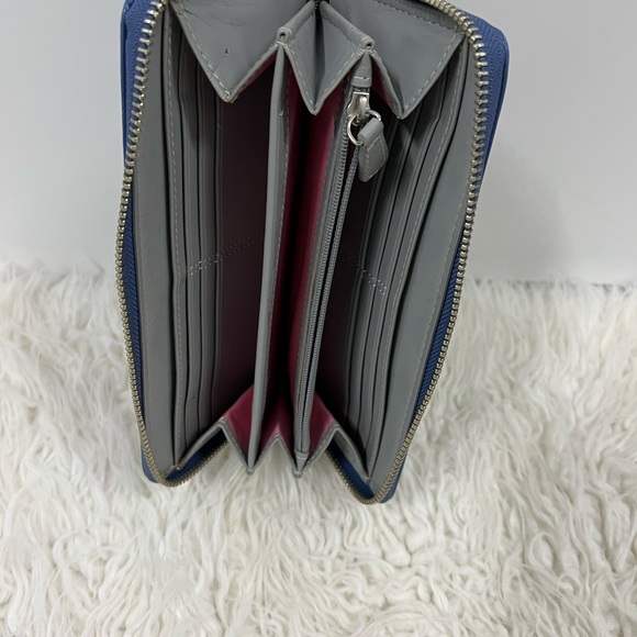 Coach Wallet - Picture 9 of 9